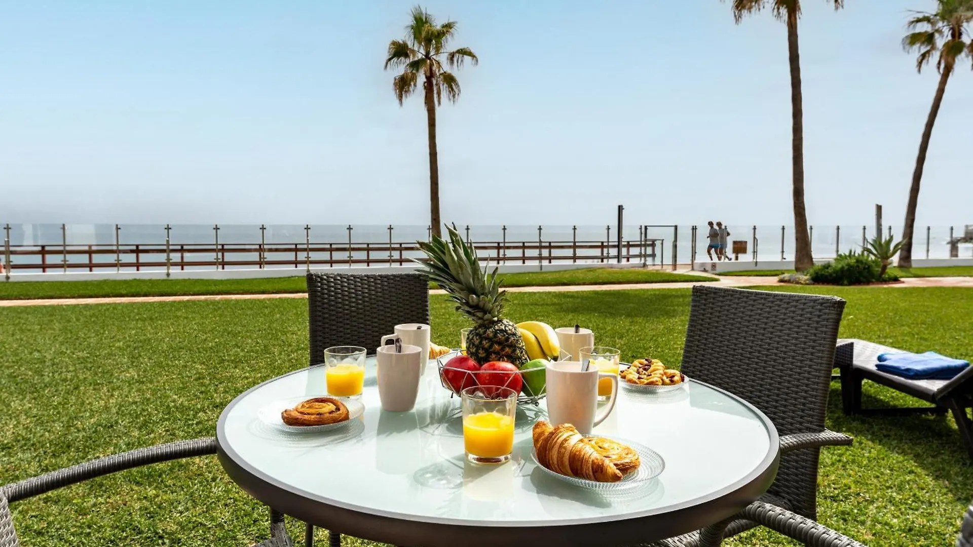 Dona Lola Sandra - Cozy Beach Front House With Open Sea Views Located In Calahonda Only Few Minutes Away From Marbella - Costa Del Sol Cs111 Sitio de Calahonda Spanje