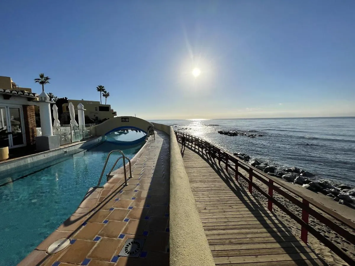 펜션 Dona Lola Sandra - Cozy Beach Front House With Open Sea Views Located In Calahonda Only Few Minutes Away From Marbella - Costa Del Sol Cs111 Sitio de Calahonda