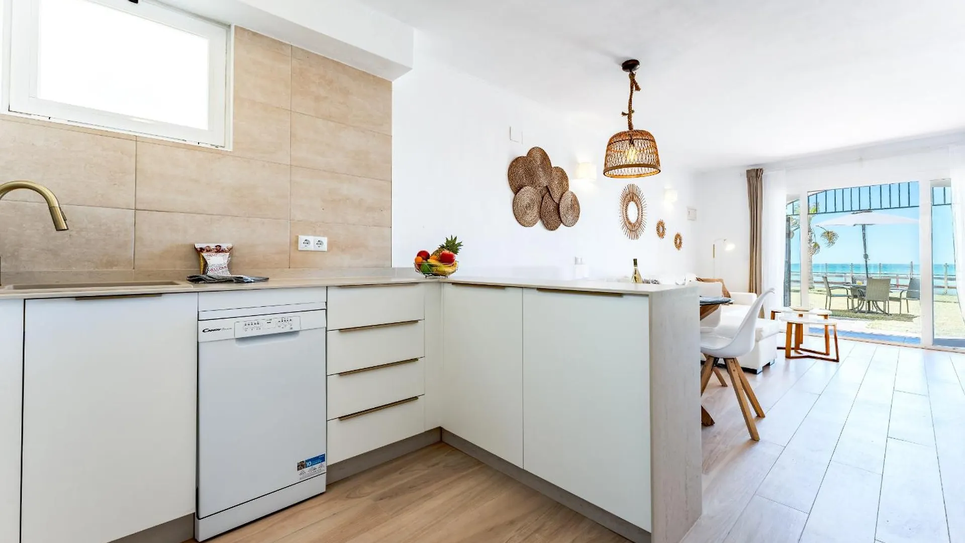 Dona Lola Sandra - Cozy Beach Front House With Open Sea Views Located In Calahonda Only Few Minutes Away From Marbella - Costa Del Sol Cs111 Sitio de Calahonda 0*,  스페인