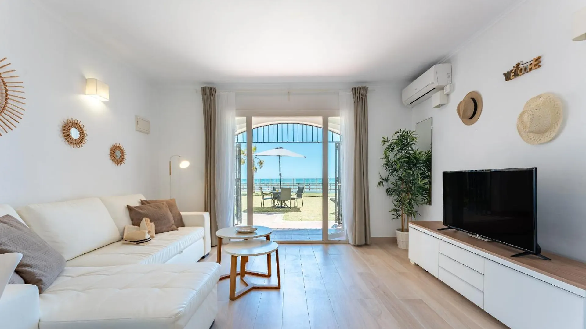 Dona Lola Sandra - Cozy Beach Front House With Open Sea Views Located In Calahonda Only Few Minutes Away From Marbella - Costa Del Sol Cs111의 연락처
